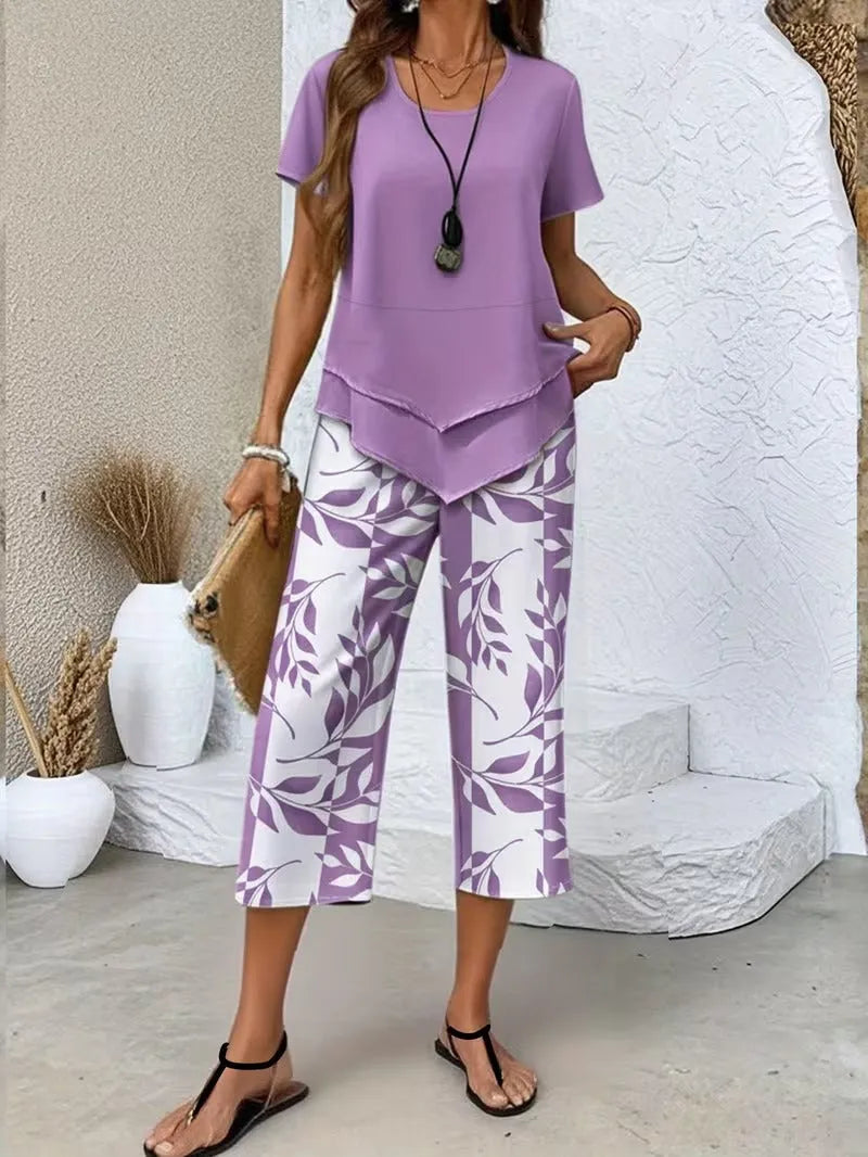 Primrose tweedelige damesset met verkorte capribroek en bladerenprint
