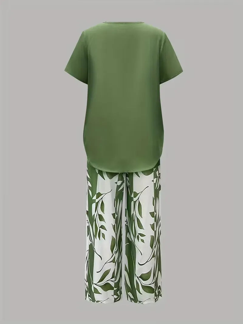 Primrose tweedelige damesset met verkorte capribroek en bladerenprint