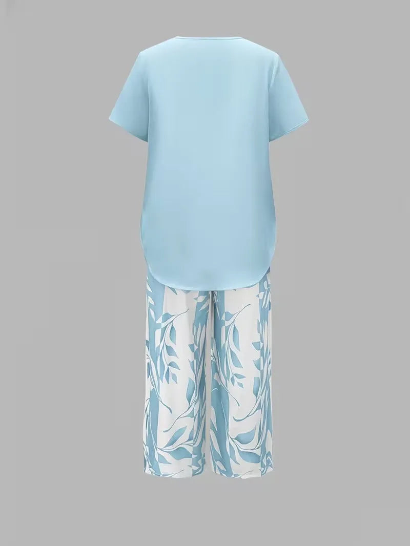 Primrose tweedelige damesset met verkorte capribroek en bladerenprint
