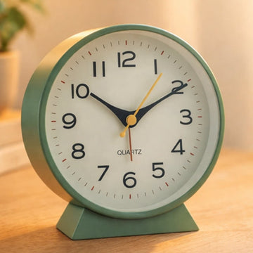 Retro analoge wekker met geruisloos quartzuurwerk en verlichting voor slaapkamer of bureau