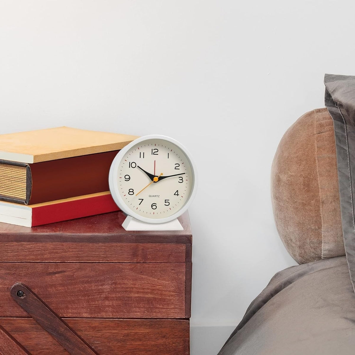 Retro analoge wekker met geruisloos quartzuurwerk en verlichting voor slaapkamer of bureau