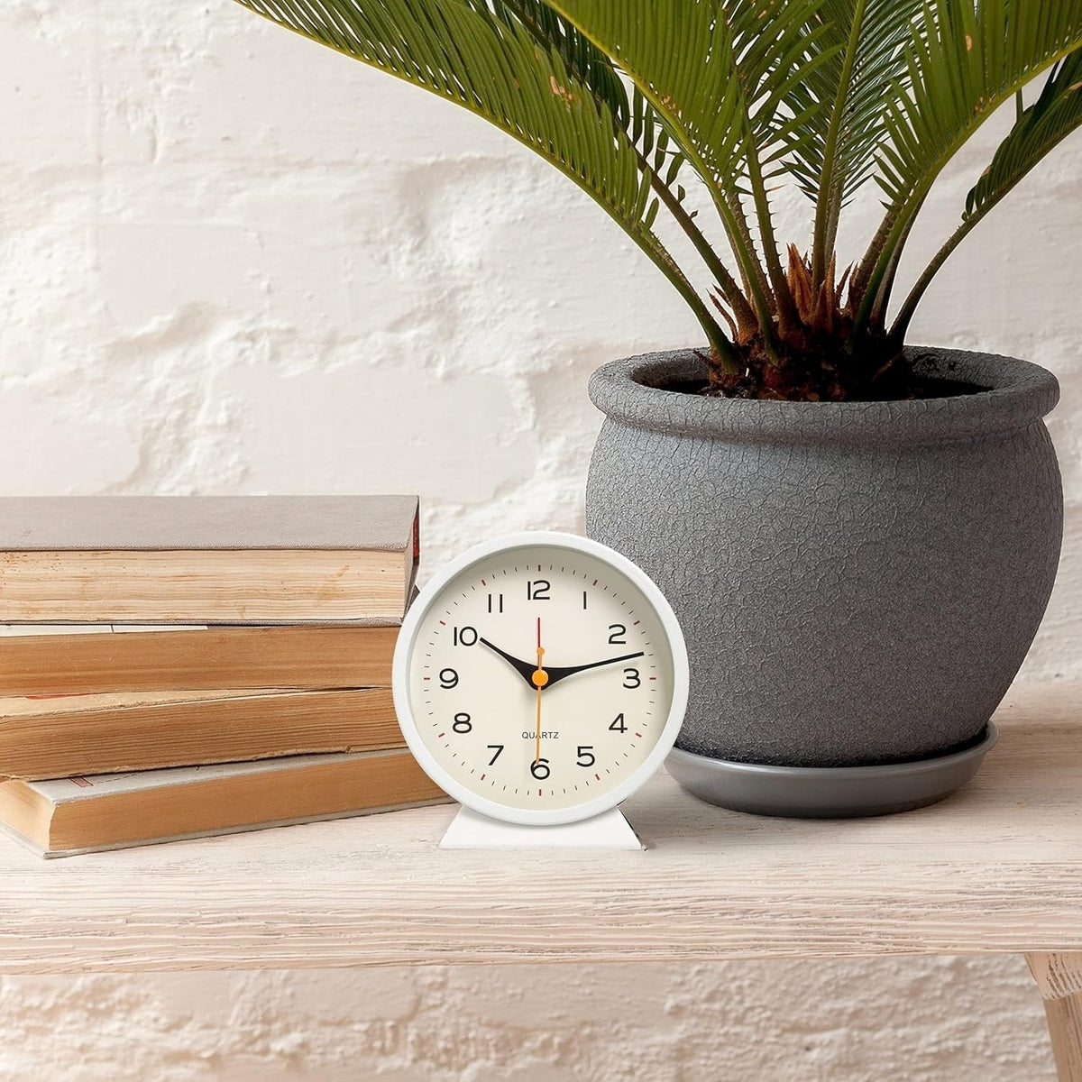 Retro analoge wekker met geruisloos quartzuurwerk en verlichting voor slaapkamer of bureau