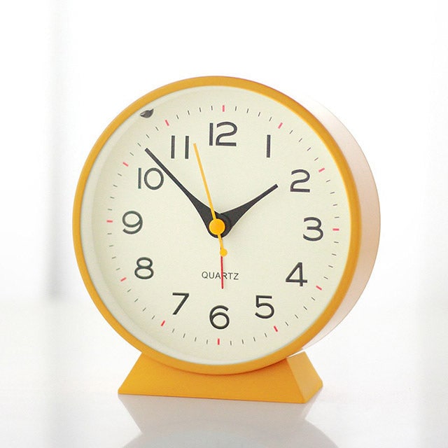 Retro analoge wekker met geruisloos quartzuurwerk en verlichting voor slaapkamer of bureau
