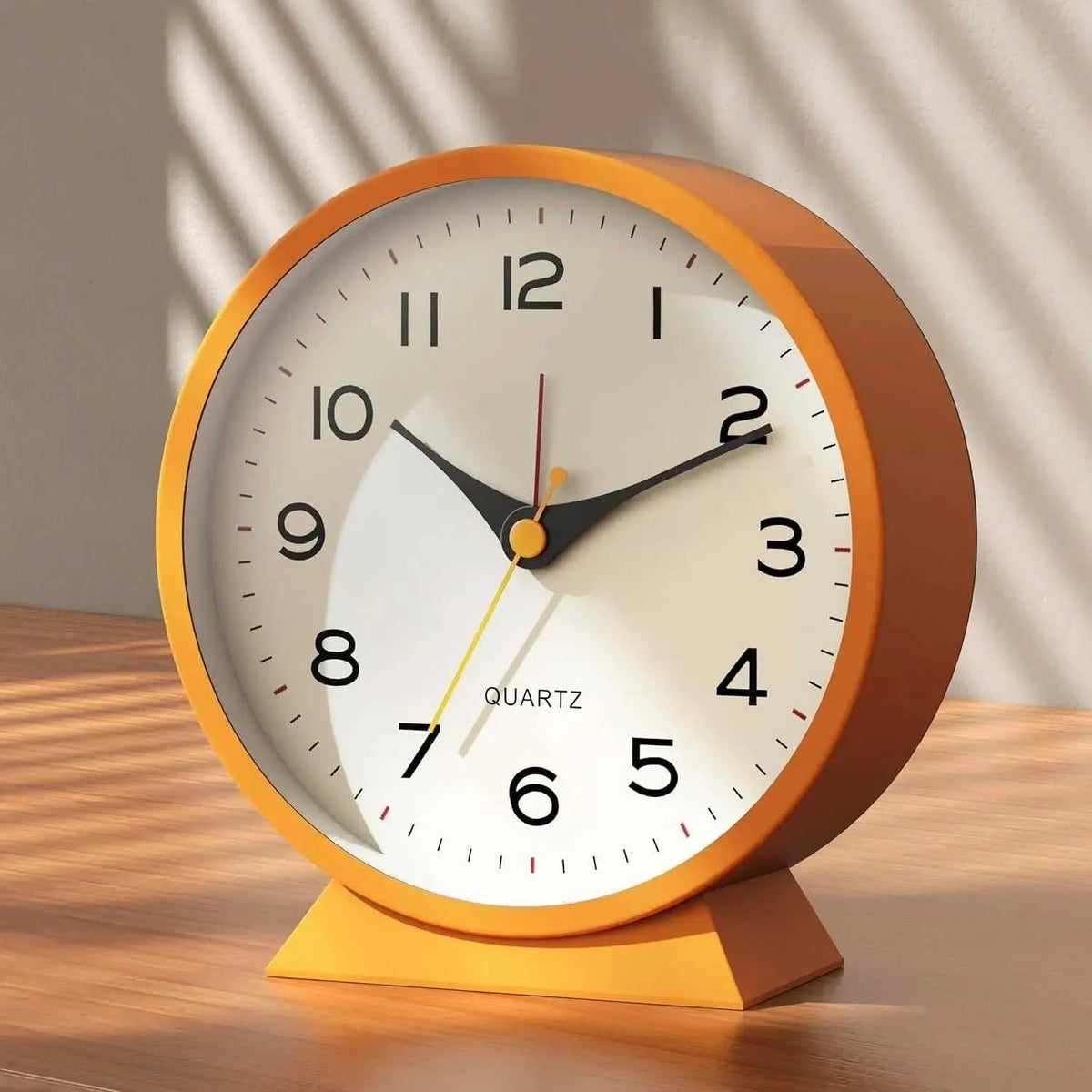 Retro analoge wekker met geruisloos quartzuurwerk en verlichting voor slaapkamer of bureau
