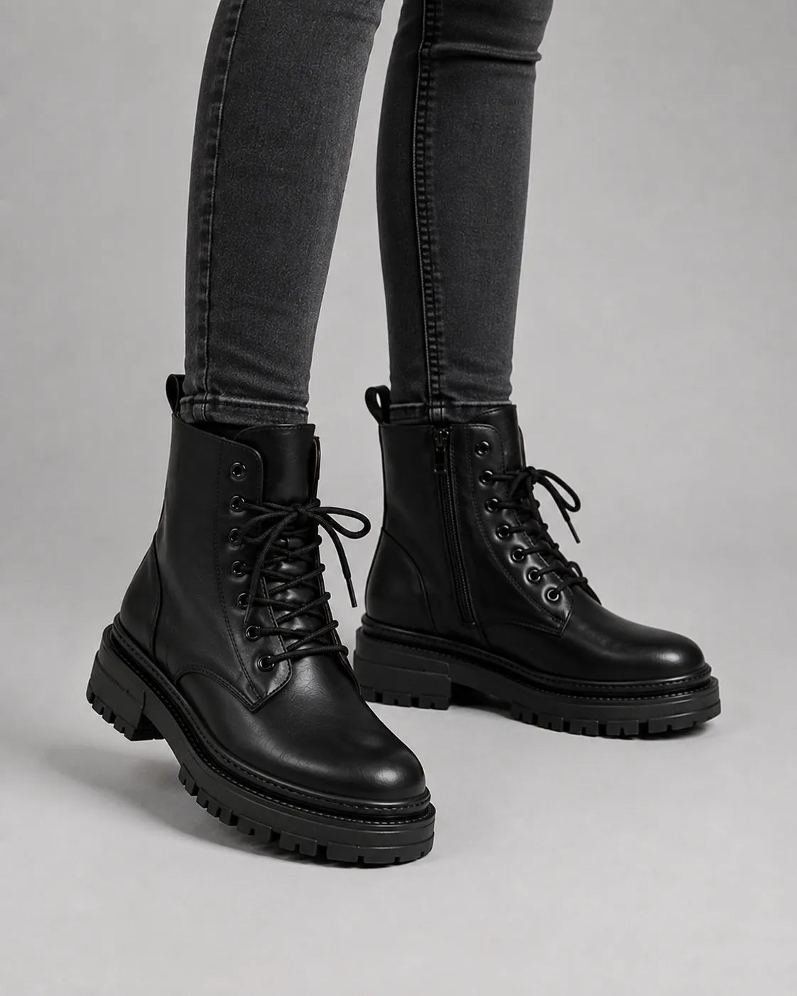 Roberta damessnowboots tot de enkel met vetersluiting