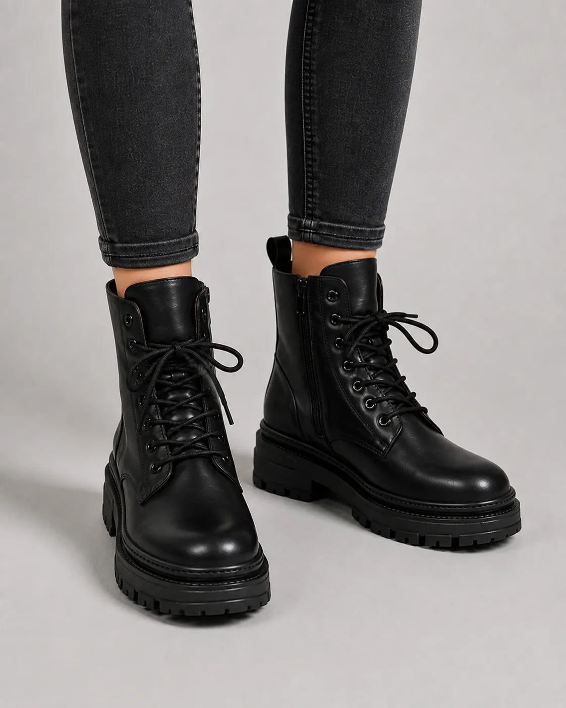 Roberta damessnowboots tot de enkel met vetersluiting