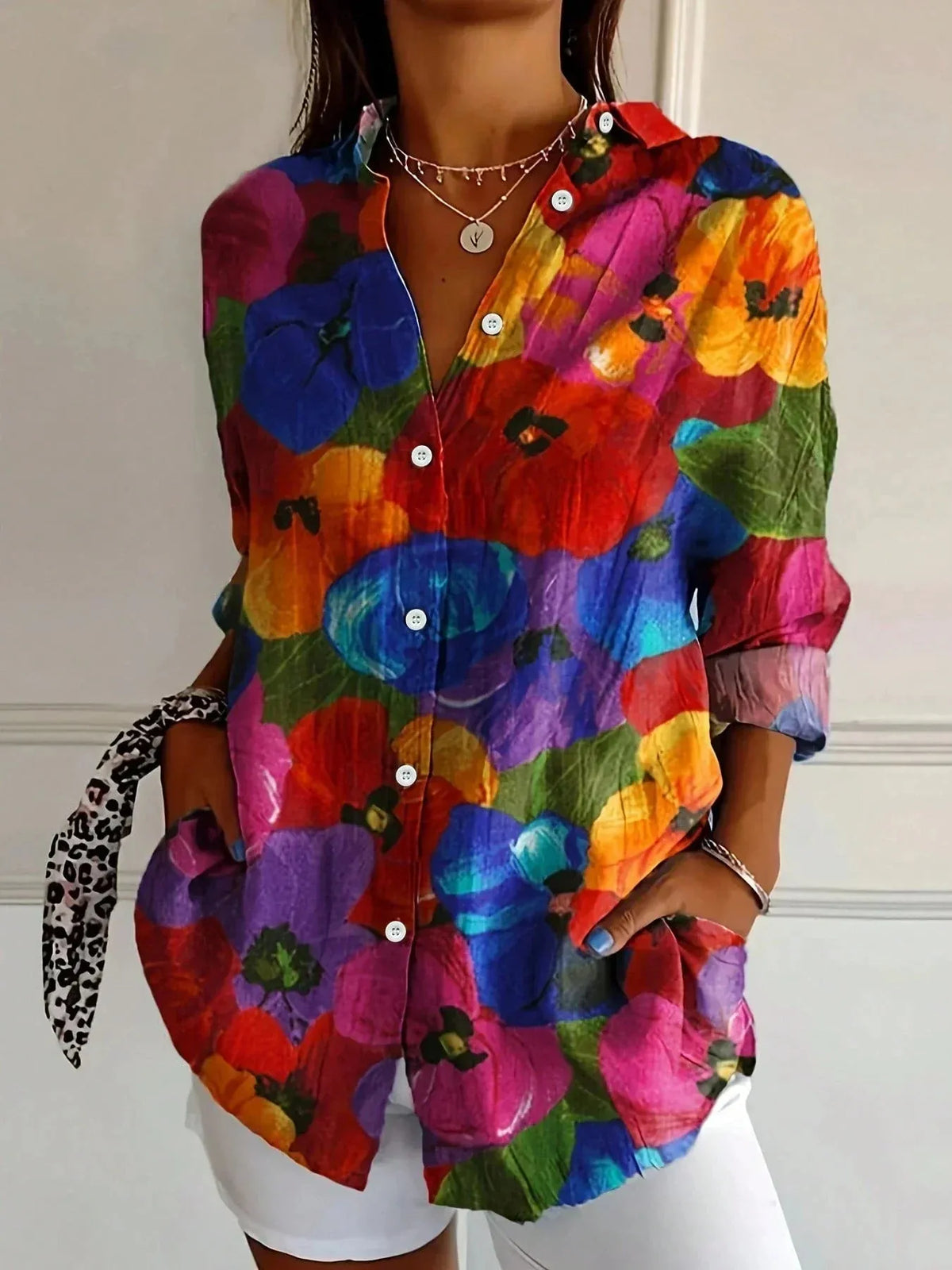 Saskia damesblouse met bloemenprint en knoopsluiting