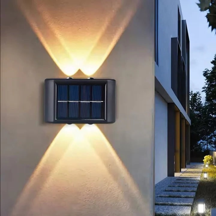 Zonne-energie buitenwandlampen met dubbele LED-bundel en warm- of koudwit licht omhoog en omlaag
