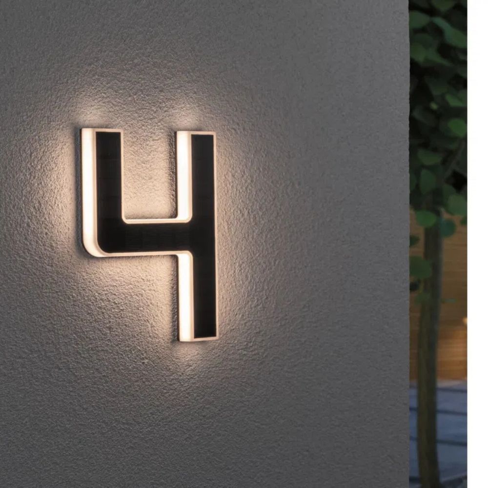 Huisnummer op zonne-energie met led en schemersensor
