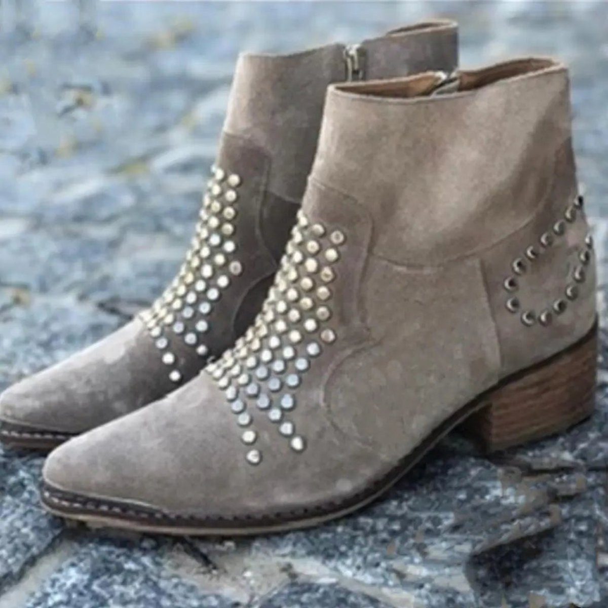 Suède enkellaarsjes met blokhak en studs voor dames