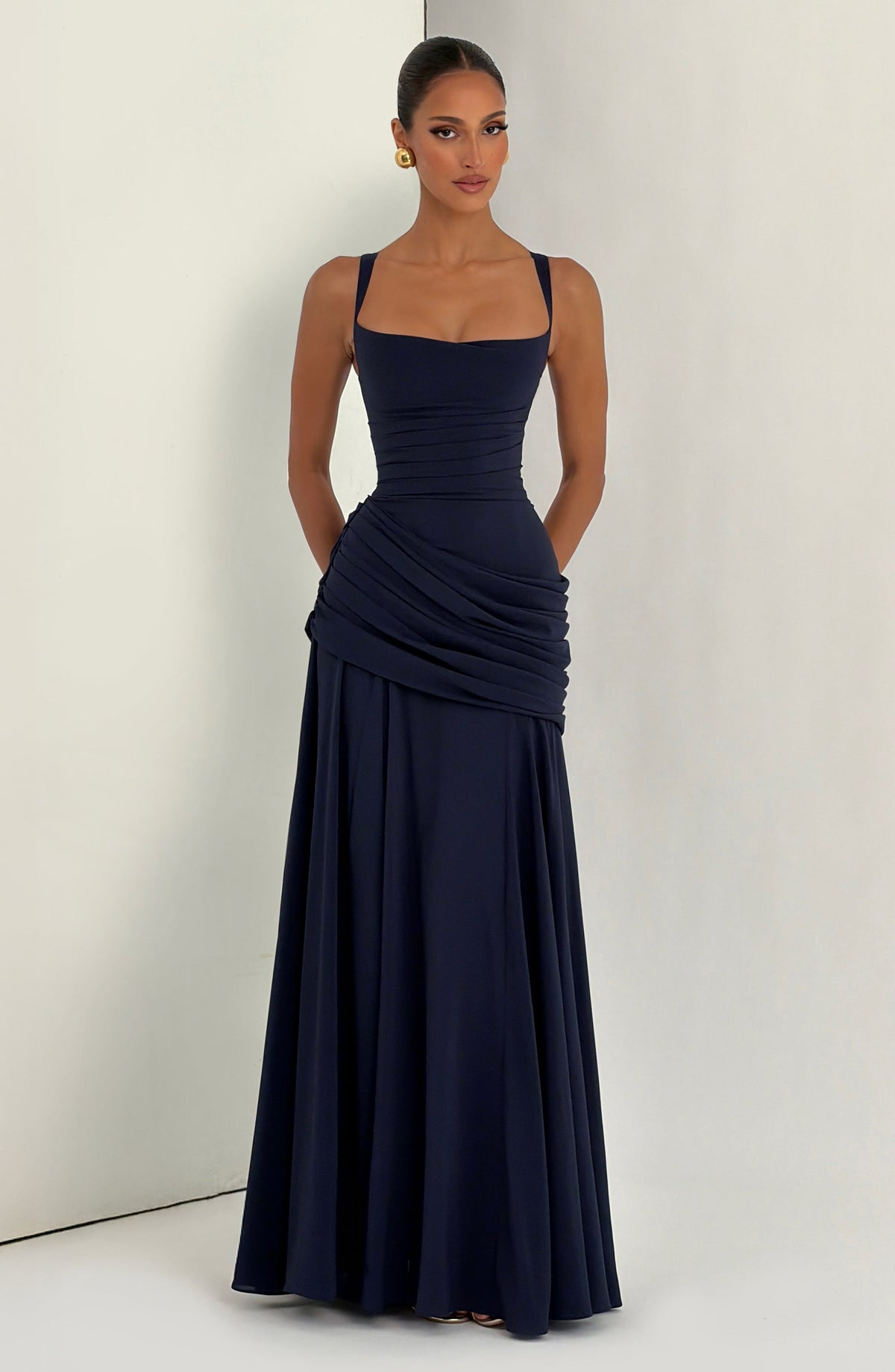 Destiny maxi-jurk van chiffon met waterval-hals en rugveter