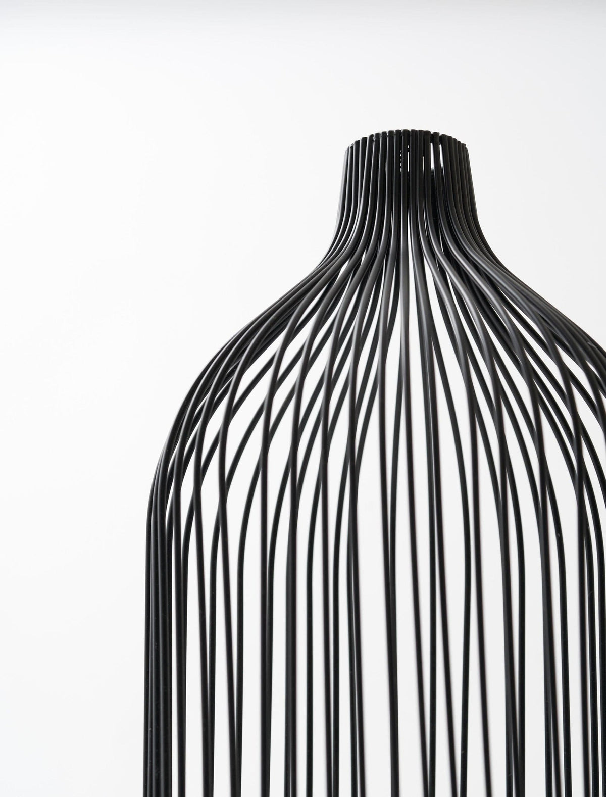 Hoge keramische vaas met minimalistisch design