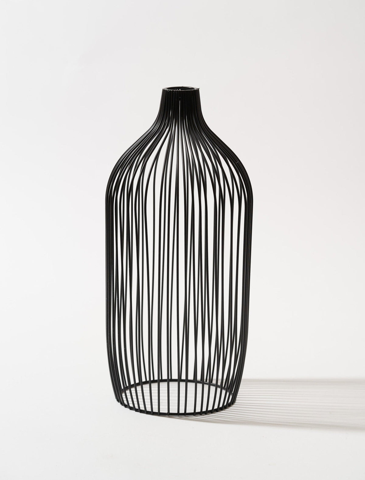 Hoge keramische vaas met minimalistisch design