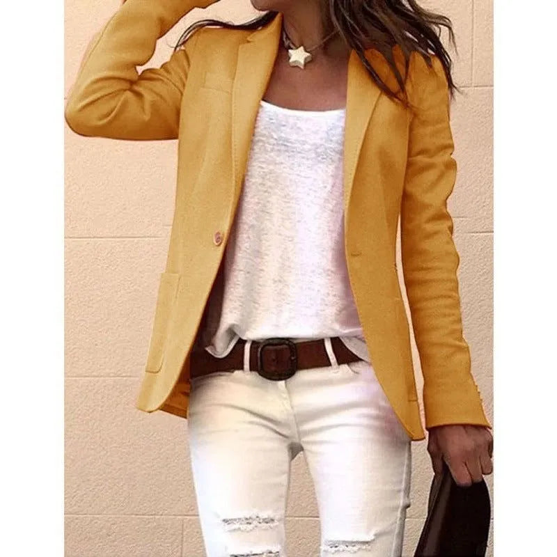 Theophania damesblazer met knoopsluiting en revers met inkeping