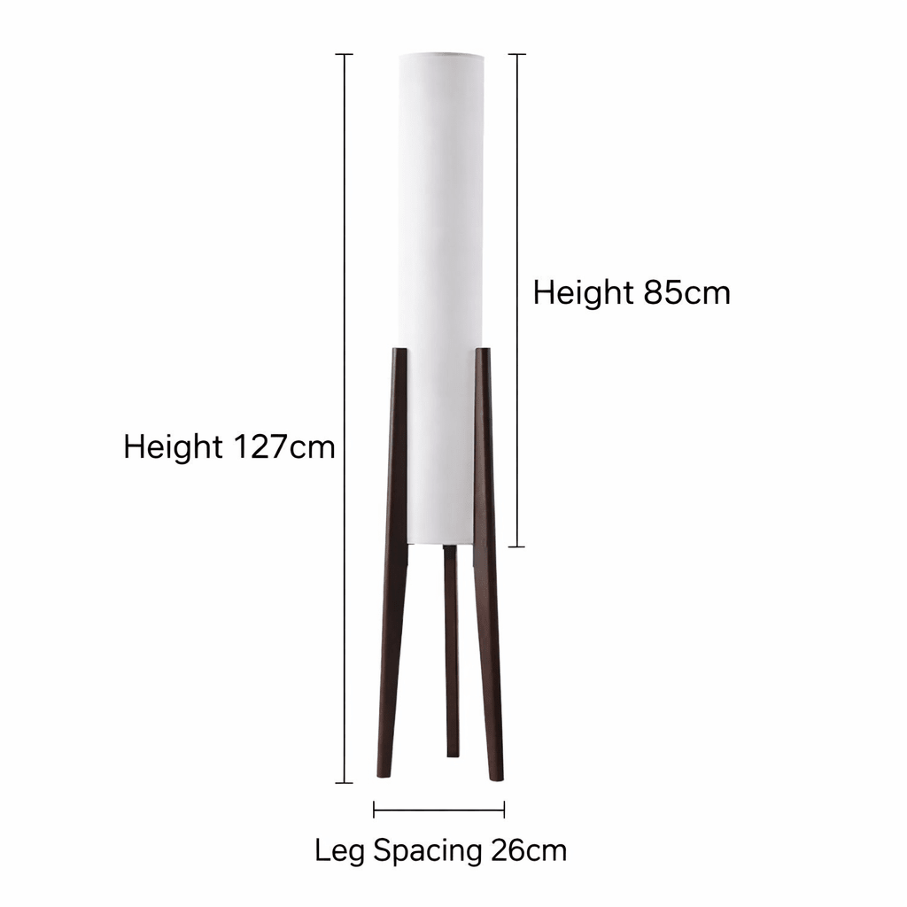 Driepoot vloerlamp met hoge cilindrische stoffen kap en houten poten Scandinavisch design 127cm