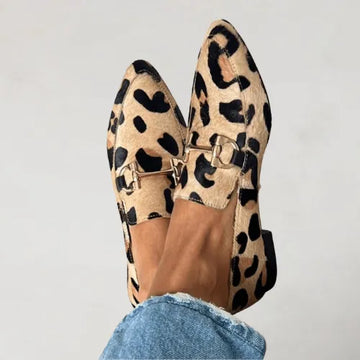 Violet damesloafers met dierenprint en gesp
