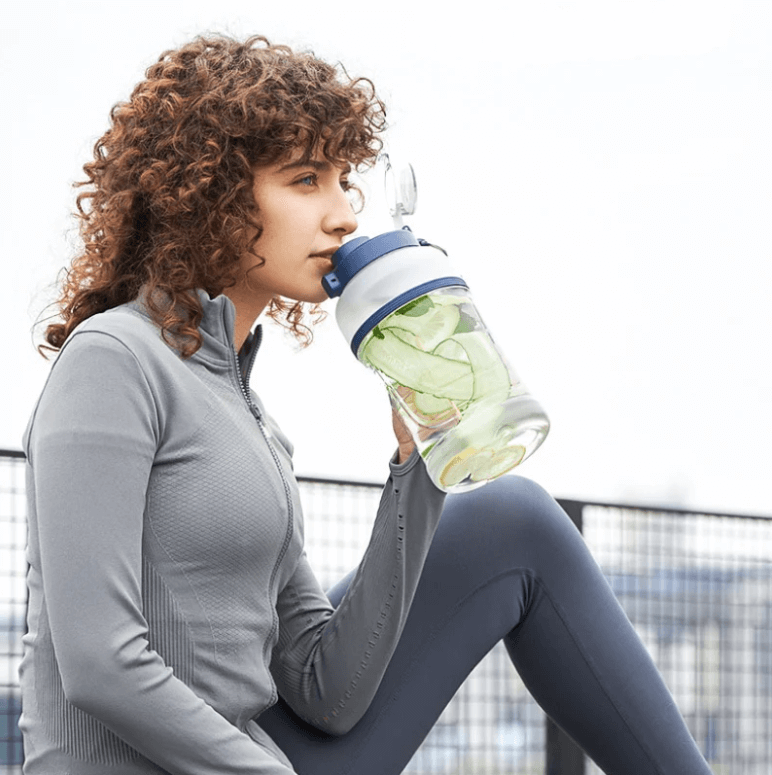 https://cdn.shopify.com/s/files/1/0641/3624/9568/products/water-bottle-3.png?v=1666701481