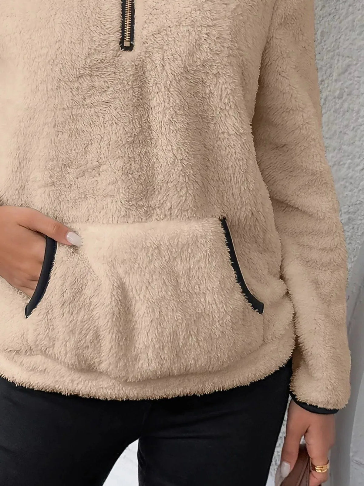 Pluizige trui met halve rits voor dames