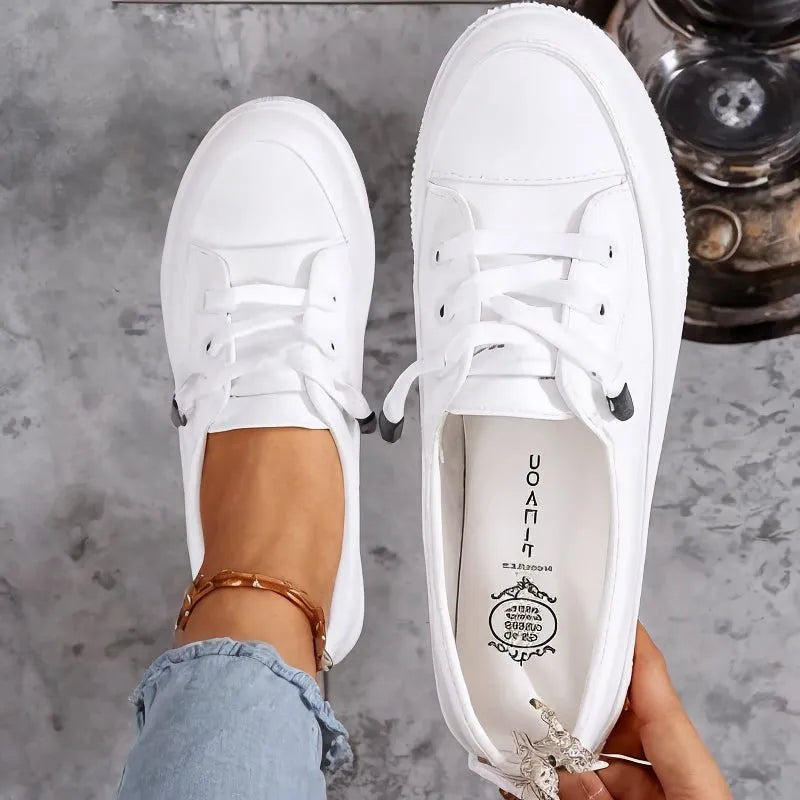 Lage leren damessneakers met veters