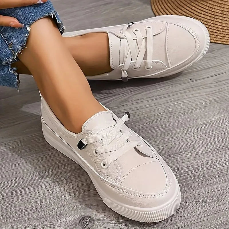 Lage leren damessneakers met veters