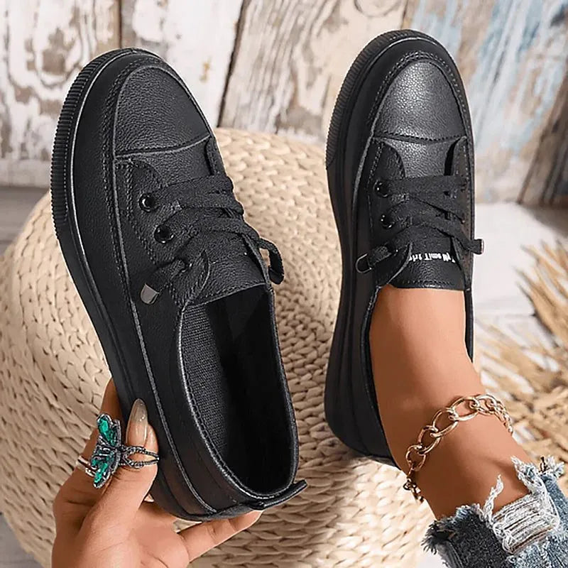 Lage leren damessneakers met veters