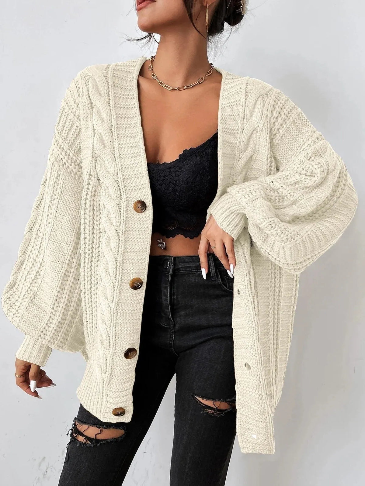 Zaina oversized kabelgebreid damesvest met knoopsluiting