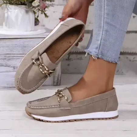 Zinnia stevige loafers voor dames met schakelketting
