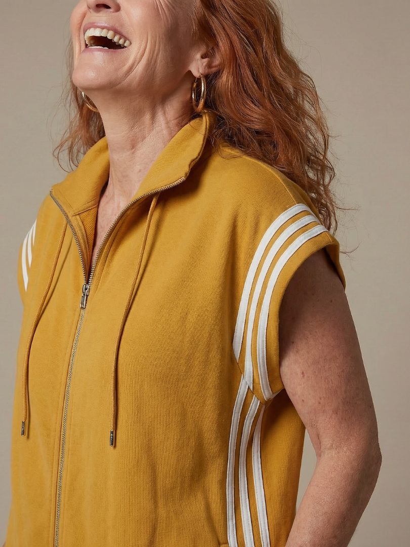 Jumpsuit met gestreepte panelen, rits voorop en korte mouwen voor dames